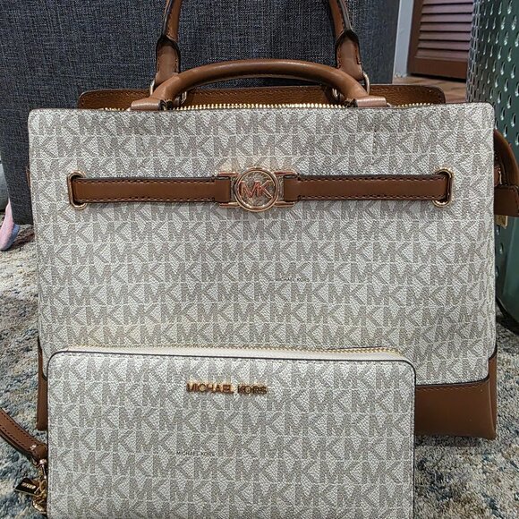 MK purse and wallet - Picture 1 of 7